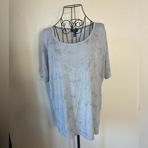 Jones New York Signature Tie Dye Grey T shirt Longer In Back 
Size: medium